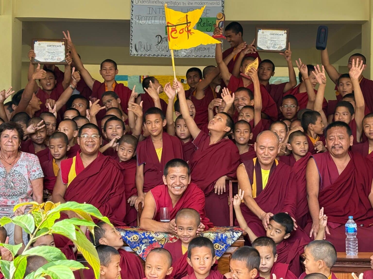 H.E. Kyabje Khen Rinpoche Jetsun Lobsang Rabten with the young monks of Segyu Gaden Phodrang Monastery